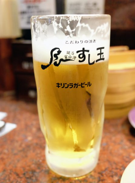 写真を撮る前に一口飲んでしまったビール。