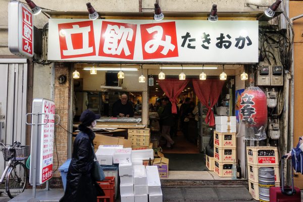 上野の立ち飲み屋へ